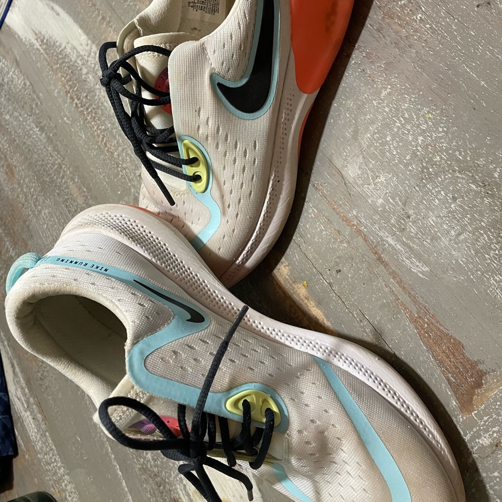 Woman’s Nike joyrides